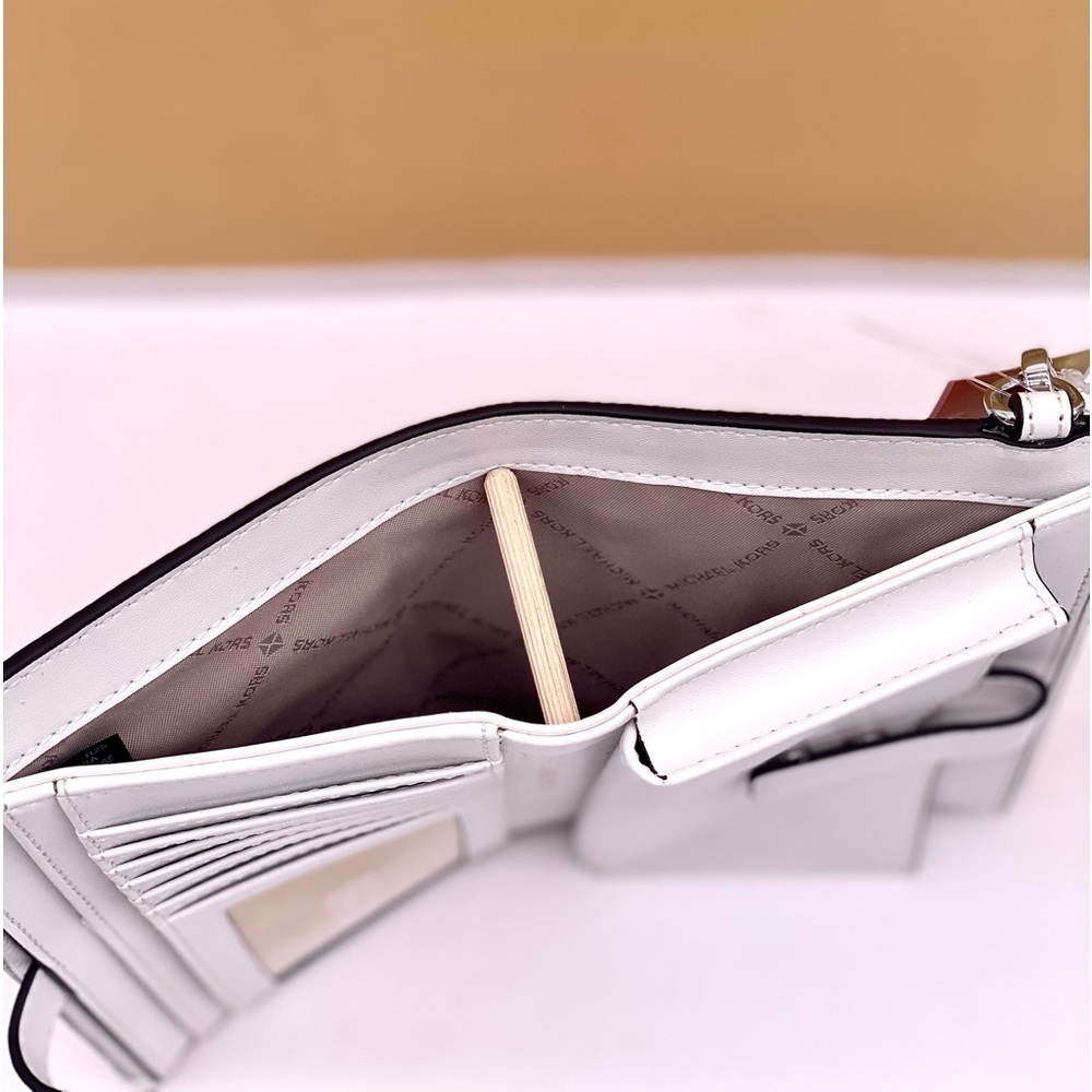 Michael Kors Jet Set Travel Large Embellished
Signature Logo Wallet Wristlet - Picture 5 of 13